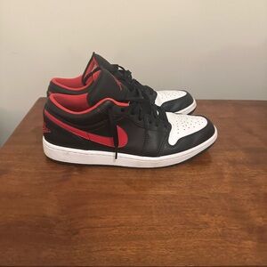 Nike Black and Red Athletic Shoes